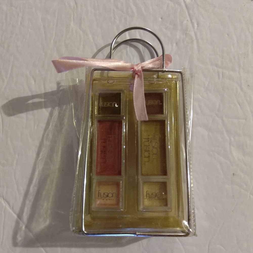 Fusion Makeup Lip Gloss and Eye Shadow NEW  For Pre Teens